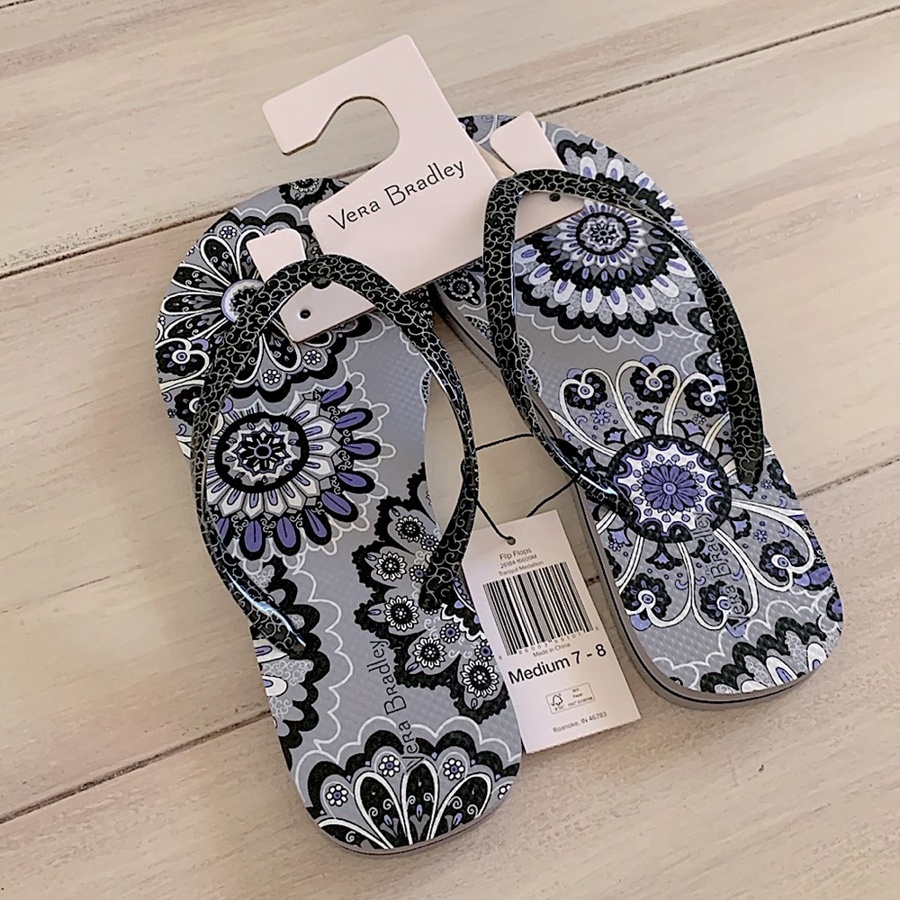 NWT Vera Bradley Women’s Flip Flops Sandals in Tranquil Medallion Medium 7 / 8